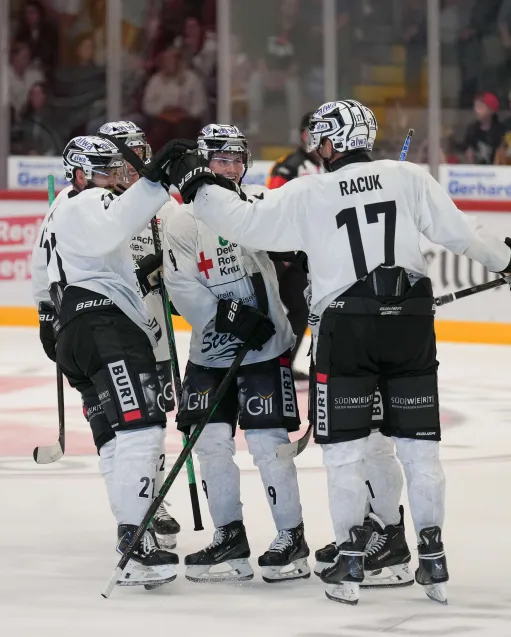 Versteigerung der weißen Pre-Season Trikots