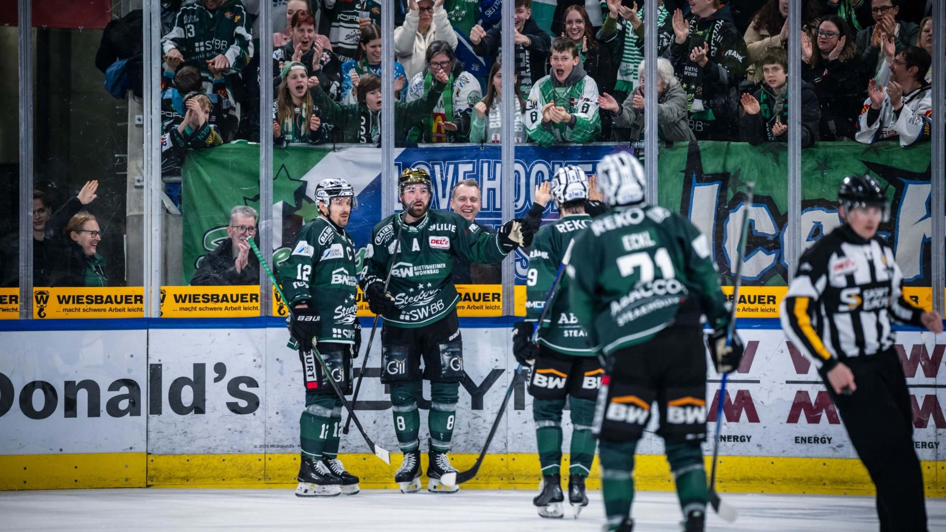 Steelers sichern sich Platz fünf vor ausverkauftem Haus