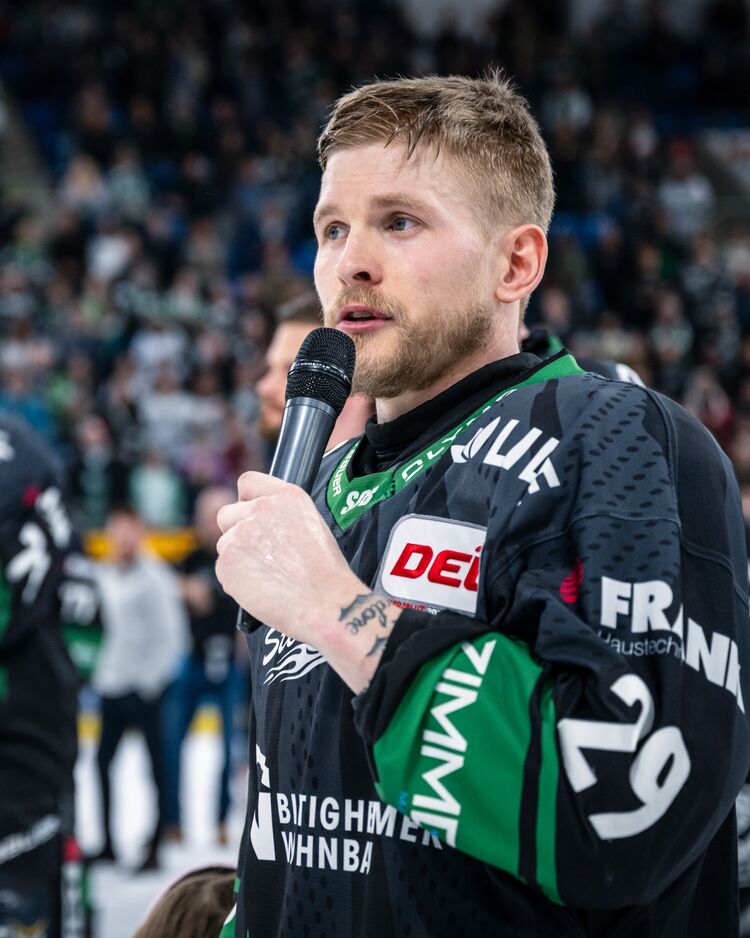 Under Review: Wie Phönix aus der Asche