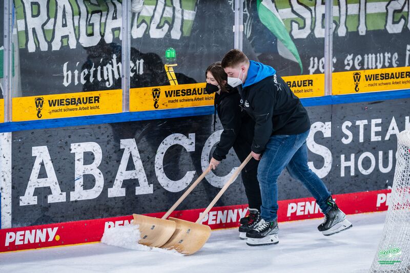 Ice-Crew bei den Heimspielen
